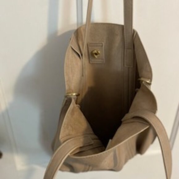 Antika Kraft, Large, Vegan Leather Tote/ Hobo/ Shoulder Bag in Taupe - Picture 2 of 3